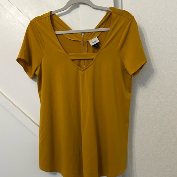 Daytrip top with zipper detail on back - Picture 1 of 1